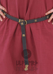 Cinturón medieval de cuero ornamentado