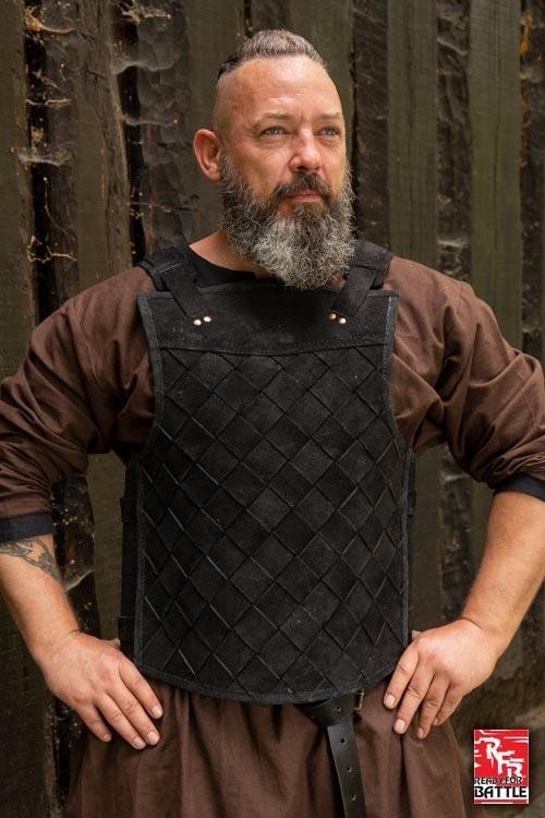 Armadura vikinga en cuero negro