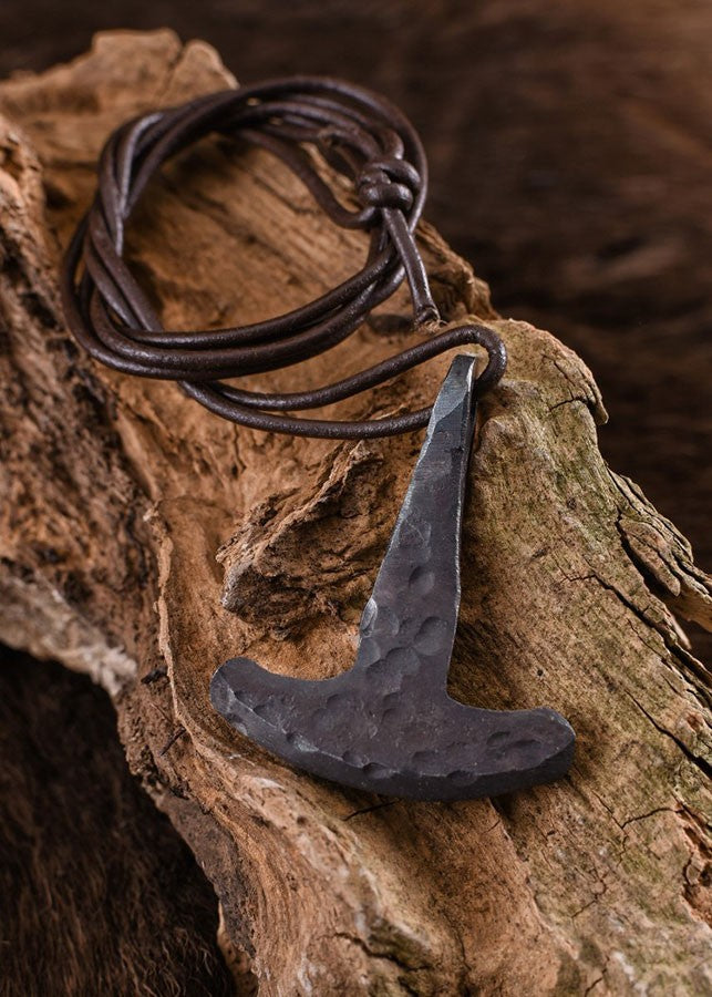 Colgante Martillo de Thor, forjado a mano
