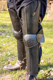 Protectores piernas de Soldado, acabado negro