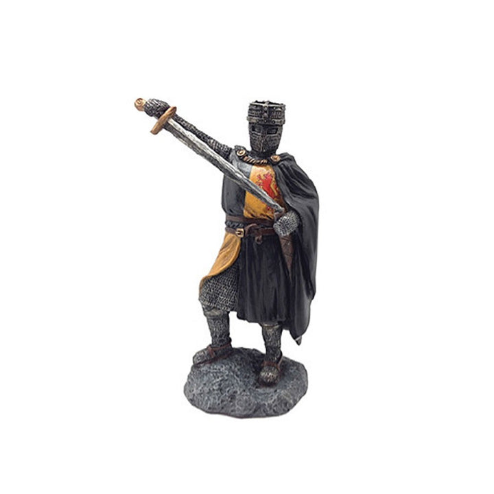 Miniatura de guerrero inglés envainando espada