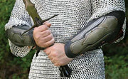 Brazaletes de Elfo, cuero y acero