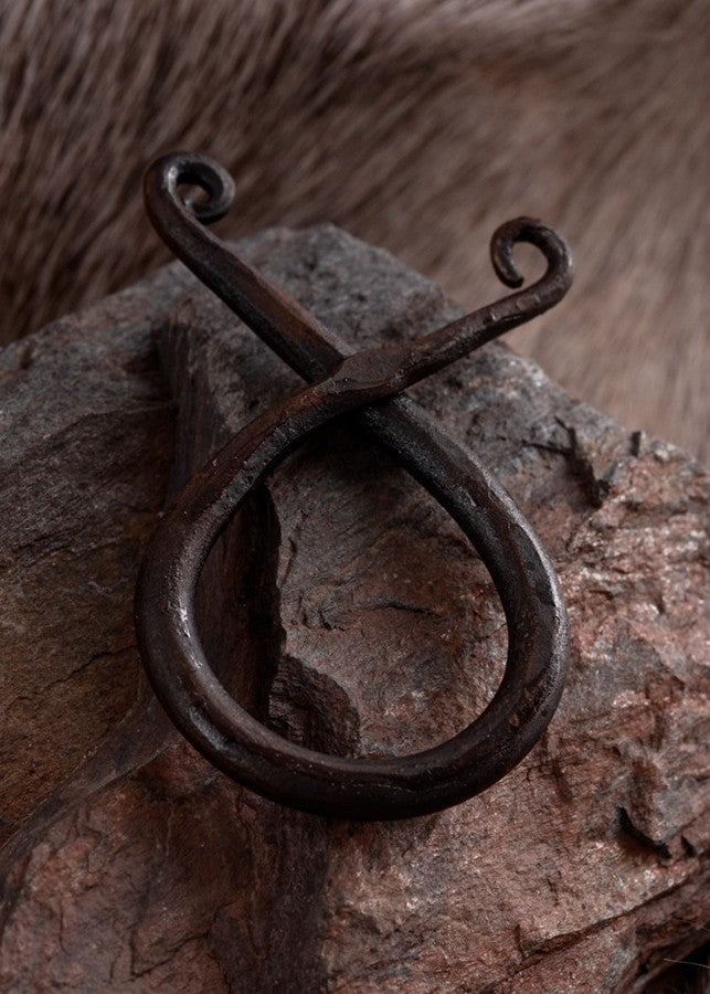 Colgante de cruz de troll de hierro