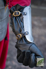 Brazaletes de los Guardias del Palacio de Epic Armoury