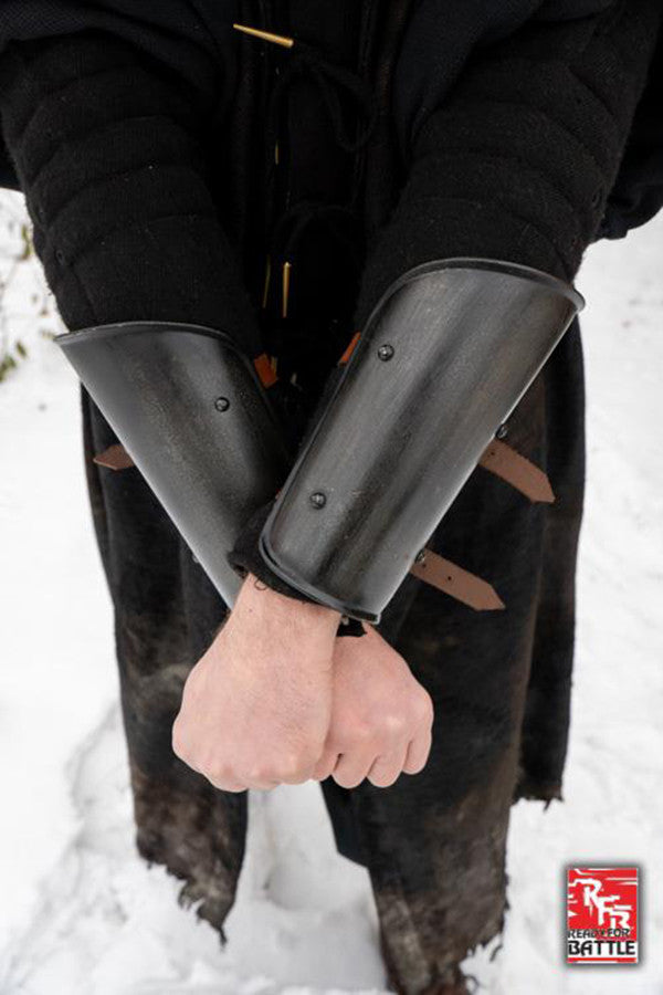 Brazaletes medievales simples en negro, Epic Armoury