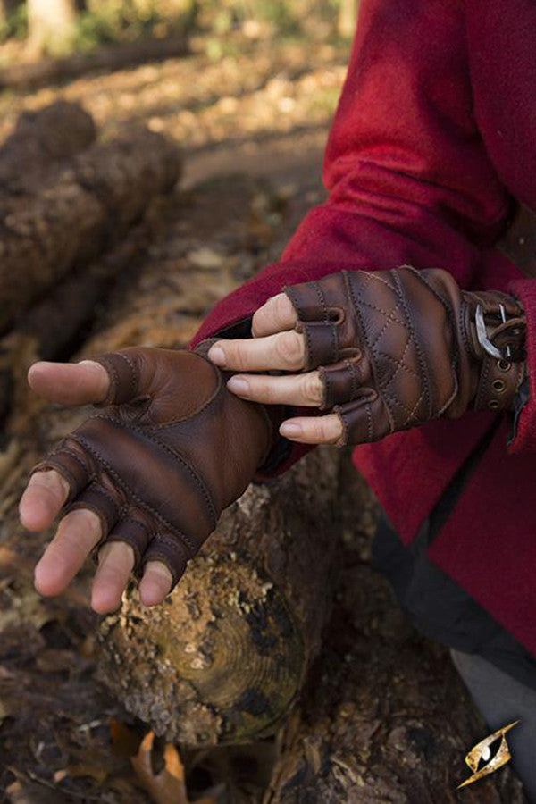 Guantes Celtas de cuero marrón, cierre hebilla