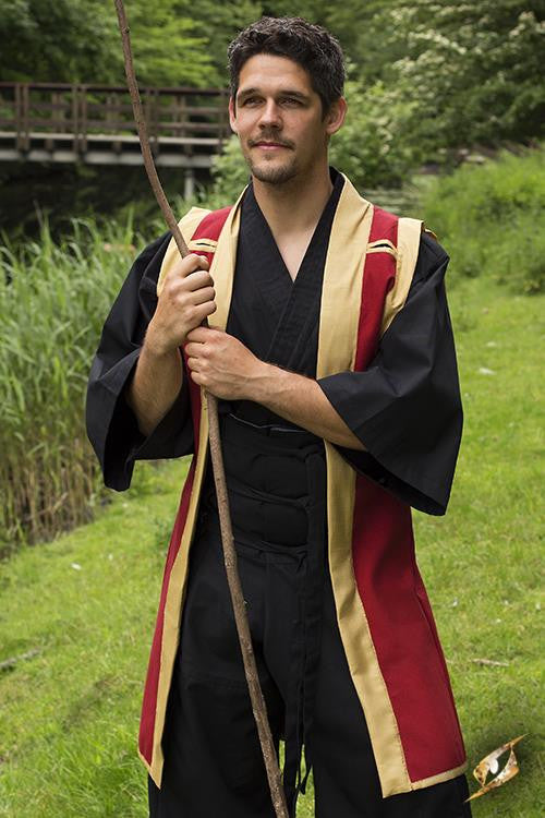 Jinbaori o abrigo samurai en rojo-dorado