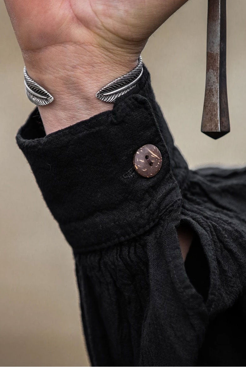 Camisa medieval negra con lazos