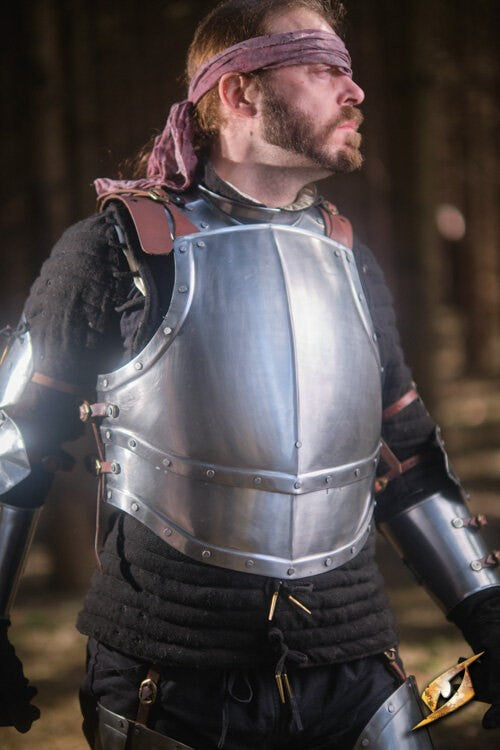 Peto en acero pulido serie Capitán, Epic Armoury