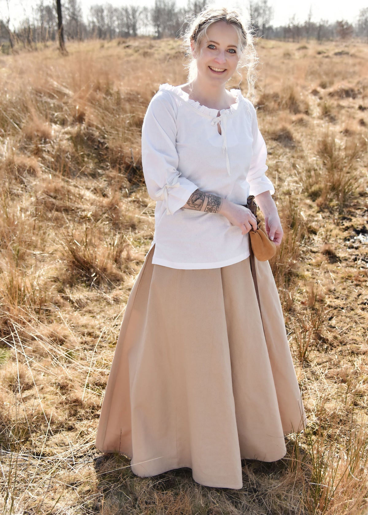 Falda medieval con corte ancho, marrón claro