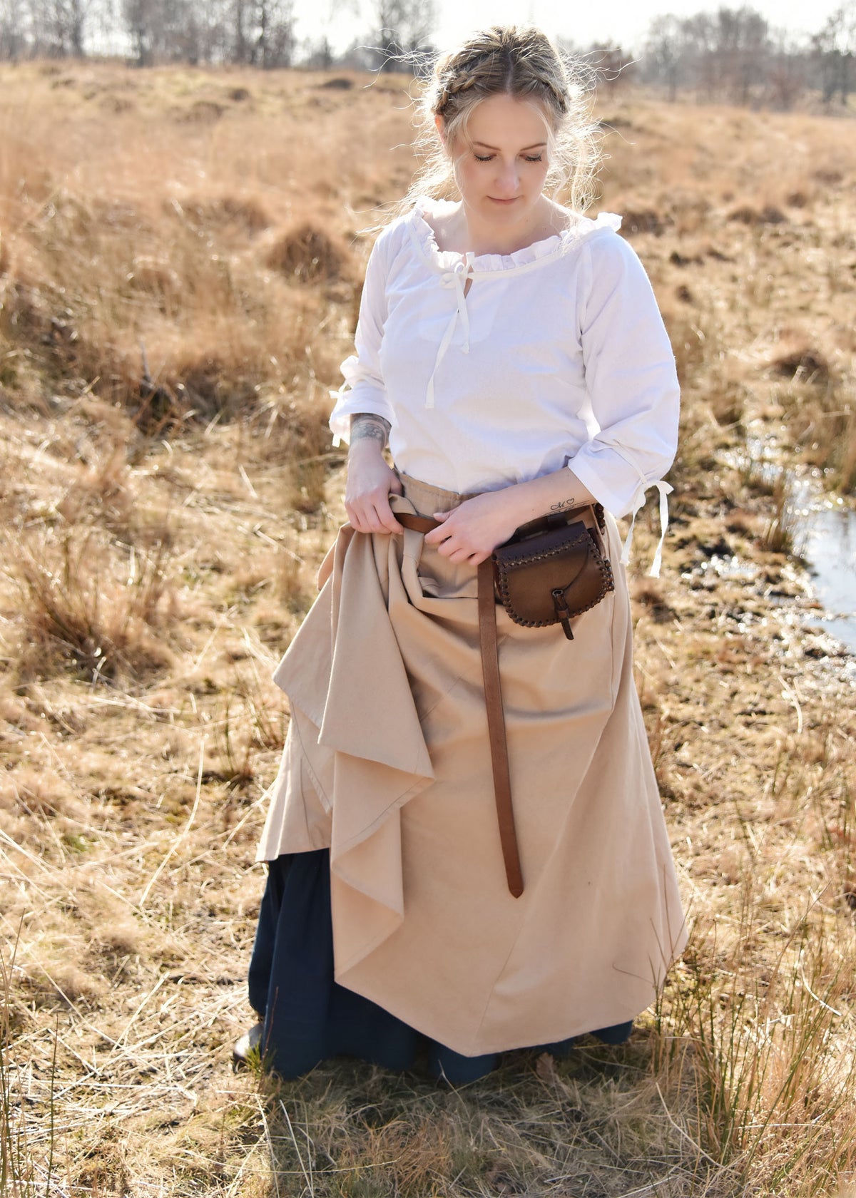 Falda medieval con corte ancho, marrón claro