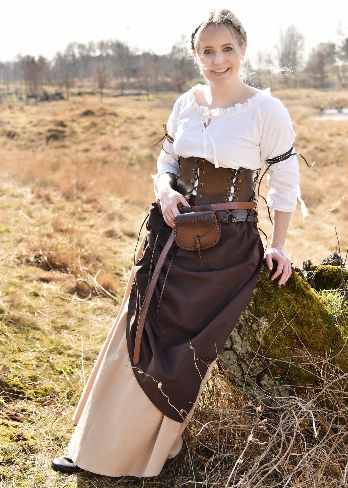 Falda medieval con corte ancho, marrón claro