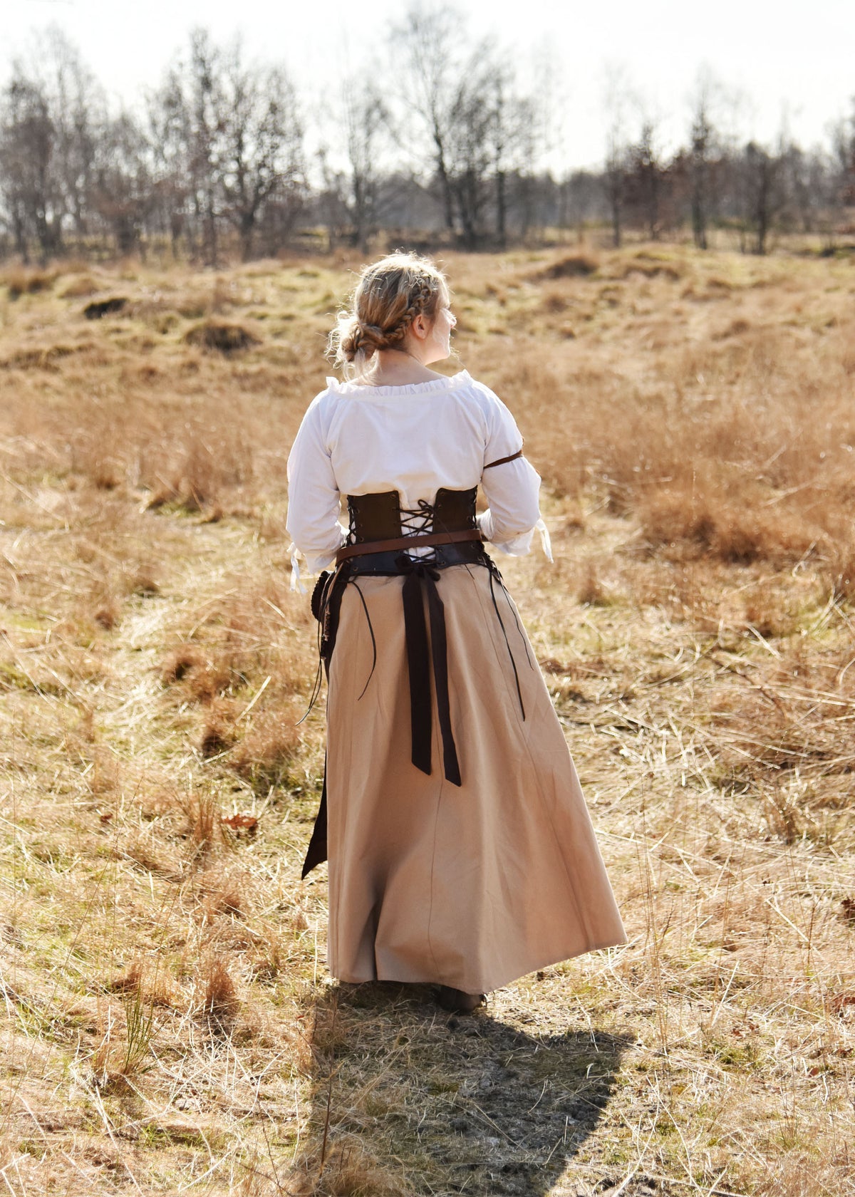 Falda medieval con corte ancho, marrón claro