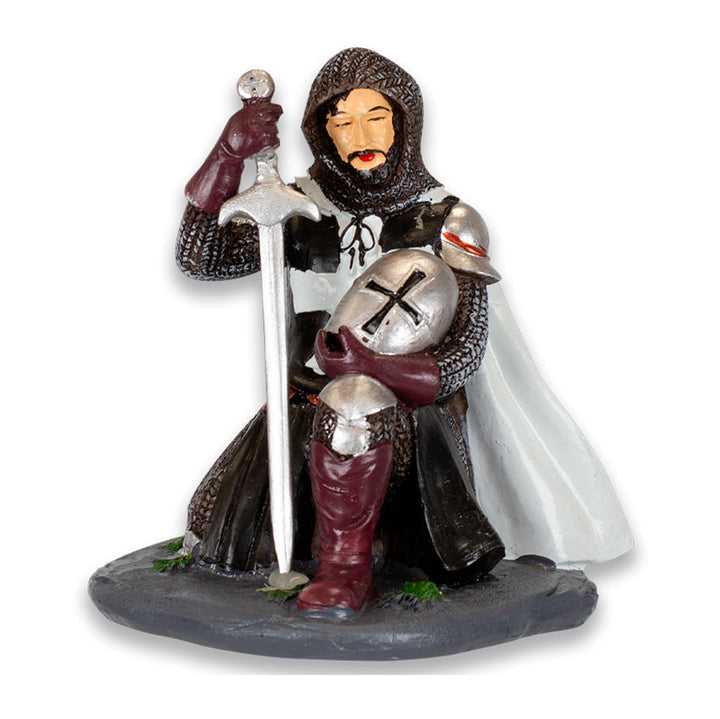 Figura caballero hospitalario velando armas