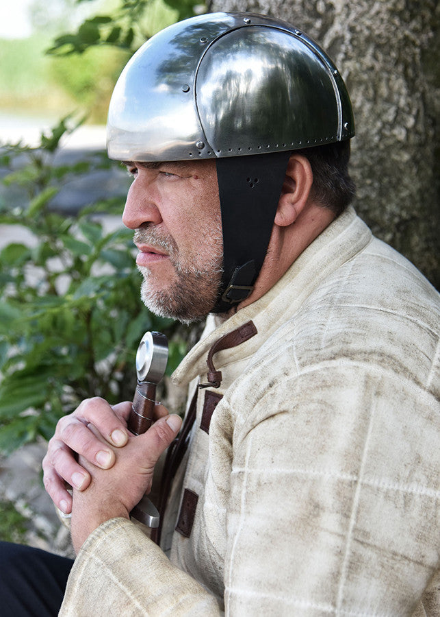 Casco medieval funcional simple con barbuquejo, 2 mm.