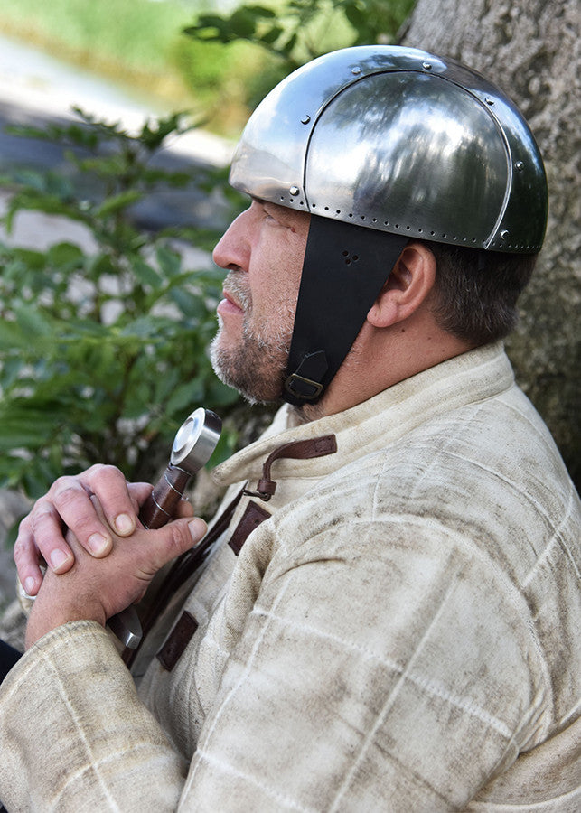 Casco medieval funcional simple con barbuquejo, 2 mm.