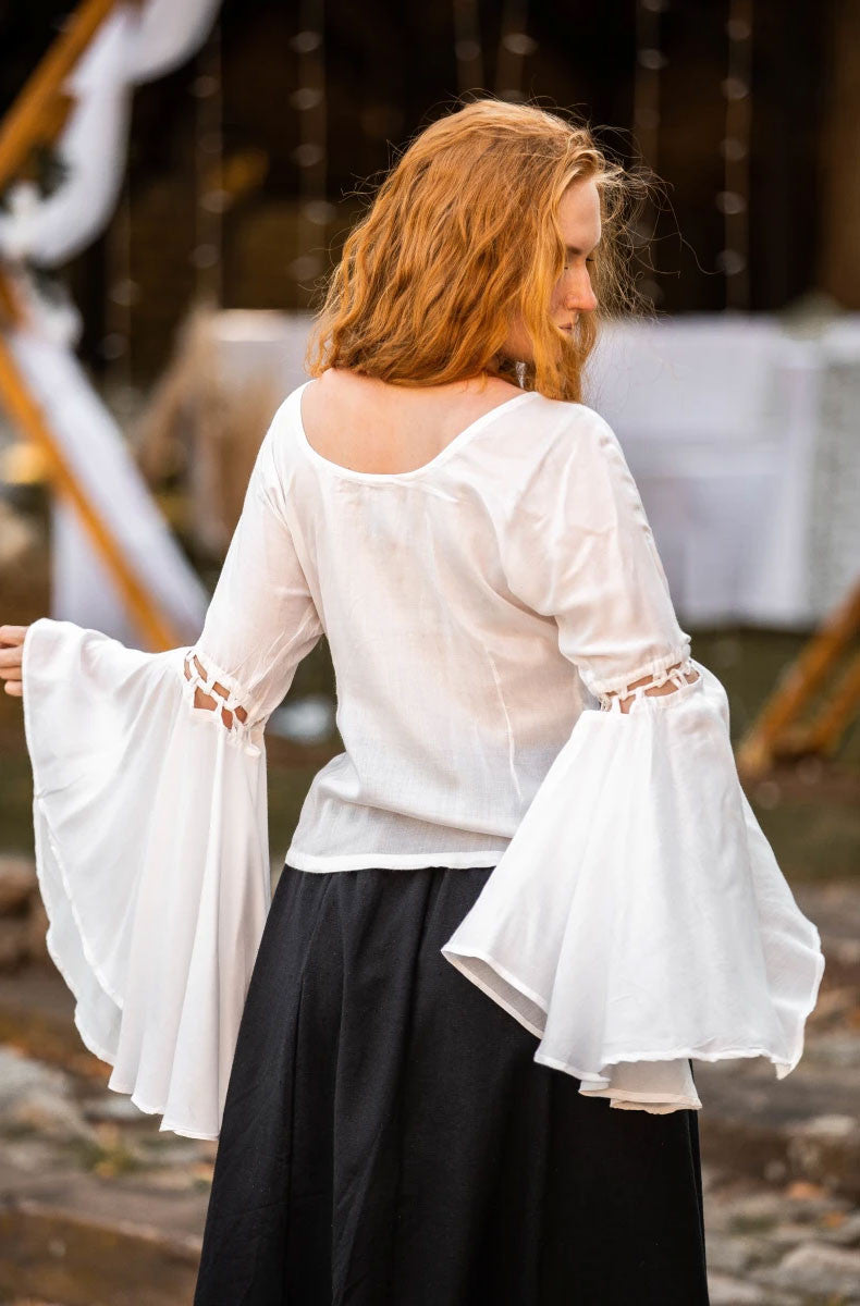 Blusa medieval de bruja modelo Carmen, color blanco
