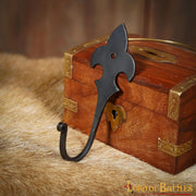 Colgador medieval flor de lis en forja para pared