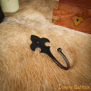 Colgador medieval flor de lis en forja para pared