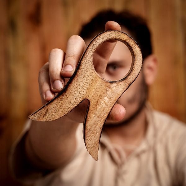 Soporte de madera para cuerno, 16 cm.