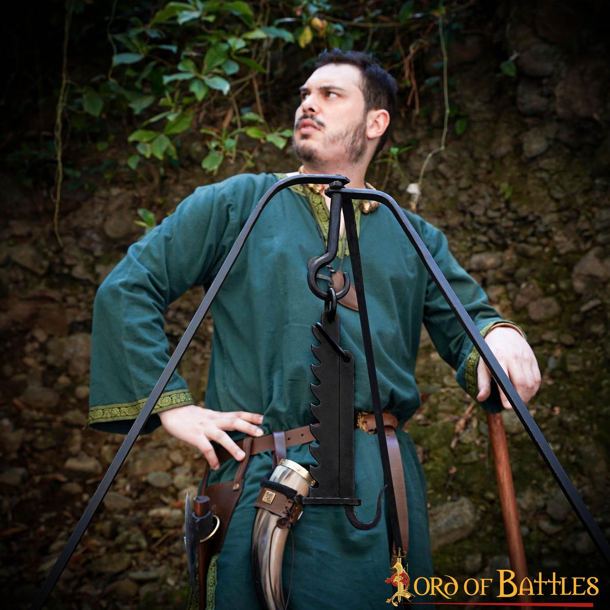 Soporte medieval para calderos, ollas y parrillas