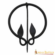 Broche de capa medieval con extremos en forma de hoja