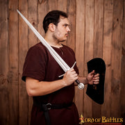 Broquel medieval rectangular en acero (41x28,5 cm.)