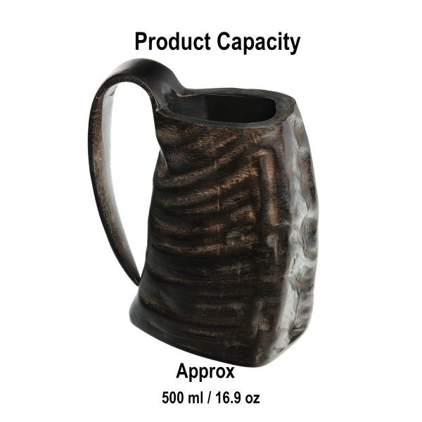 Jarra de cerveza medieval con cuerno auténtico