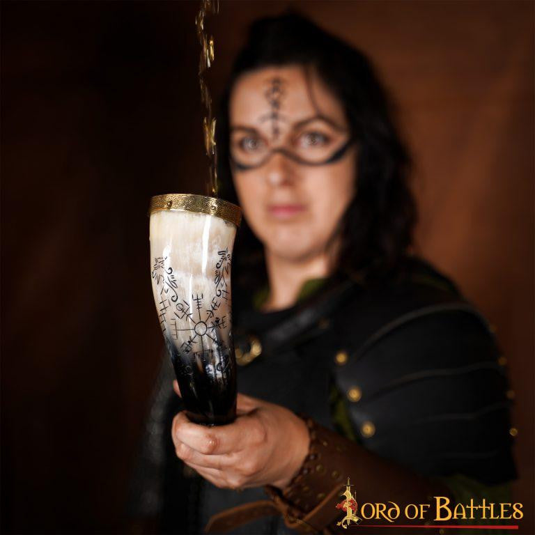 Cuerno vikingo para beber modelo Jormungandr