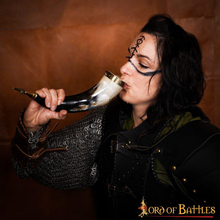 Cuerno vikingo para beber modelo Jormungandr