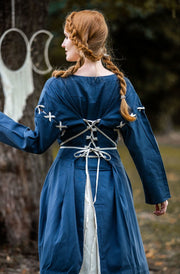 Vestido medieval azul-blanco modelo Larina