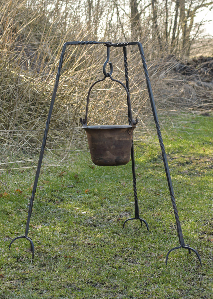 Trípode medieval forjado a mano, 98 cm. aprox.