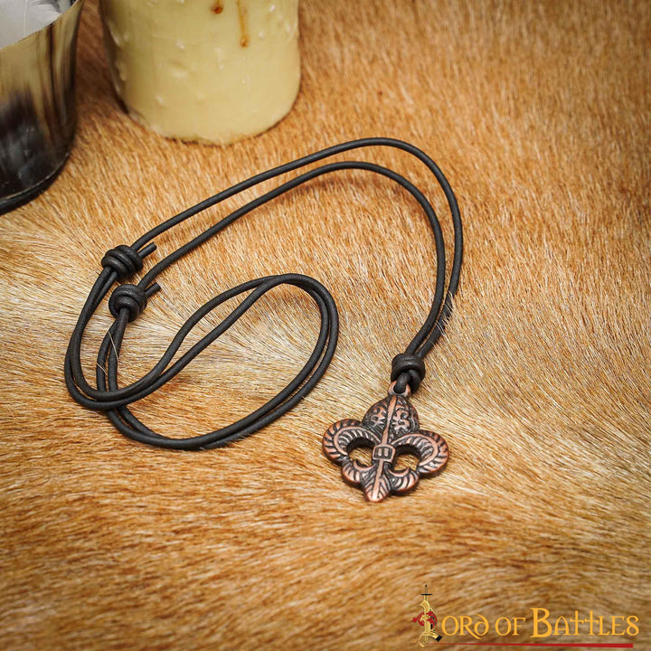 Colgante medieval flor de lis en latón envejecido