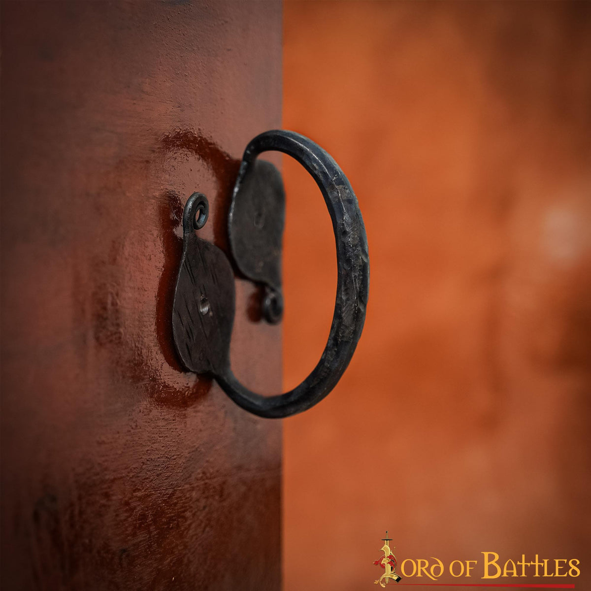 Tirador de puerta medieval forjado a mano