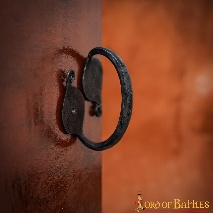 Tirador de puerta medieval forjado a mano