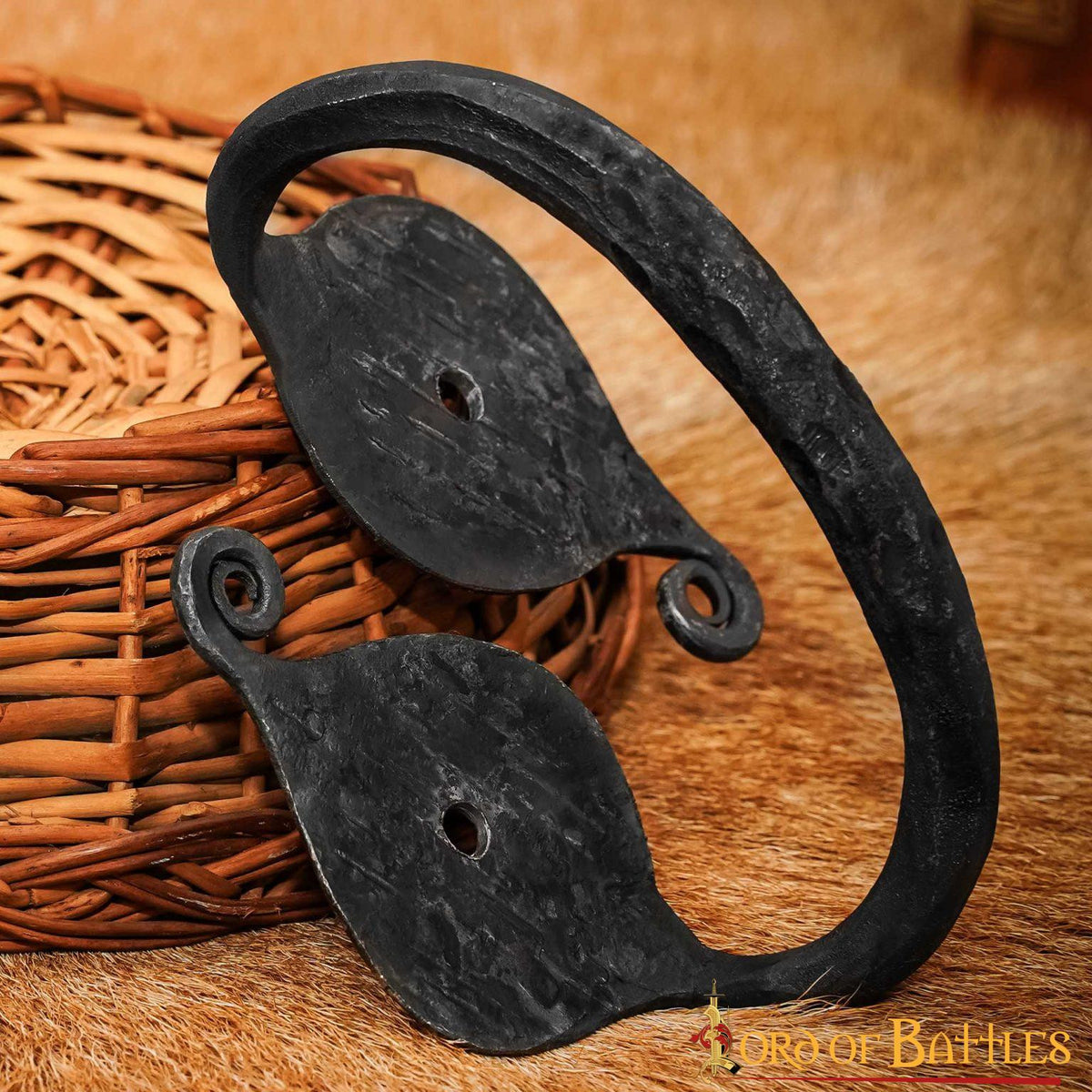 Tirador de puerta medieval forjado a mano