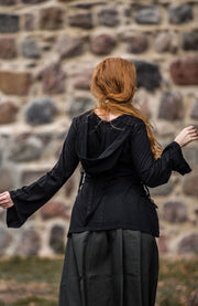 Blusa medieval Lea Negra con capucha