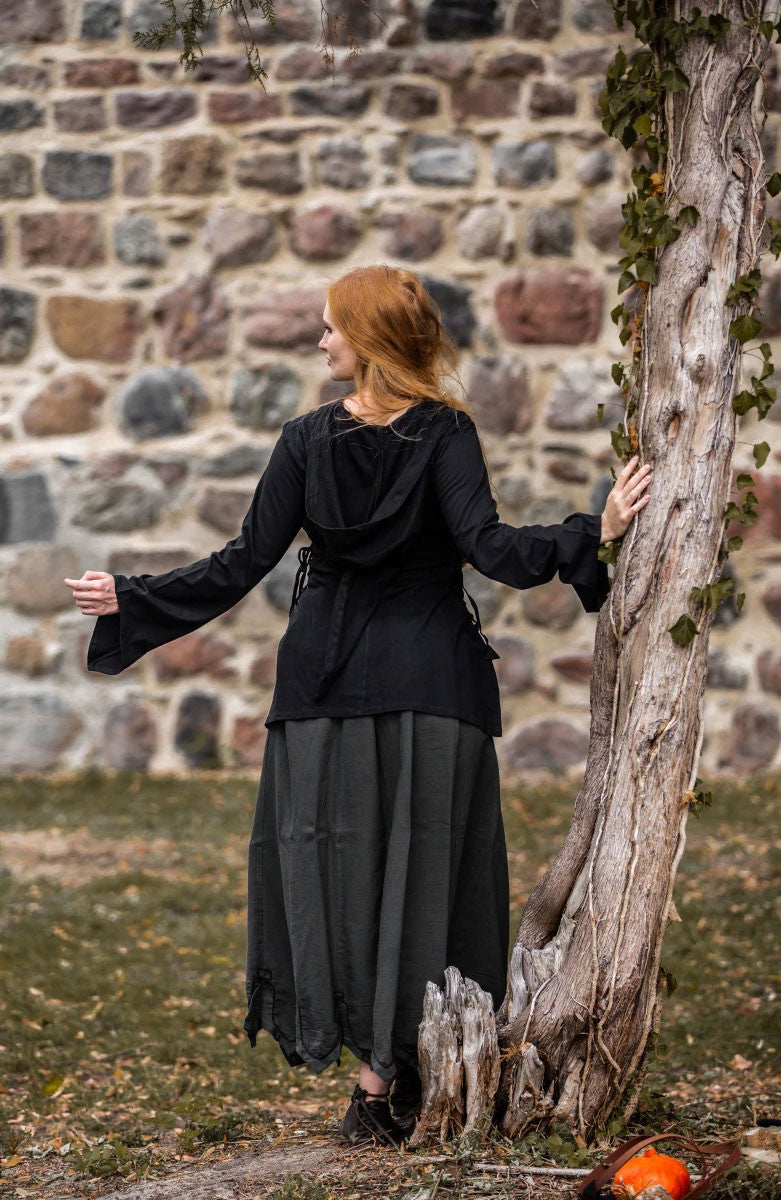 Blusa medieval Lea Negra con capucha