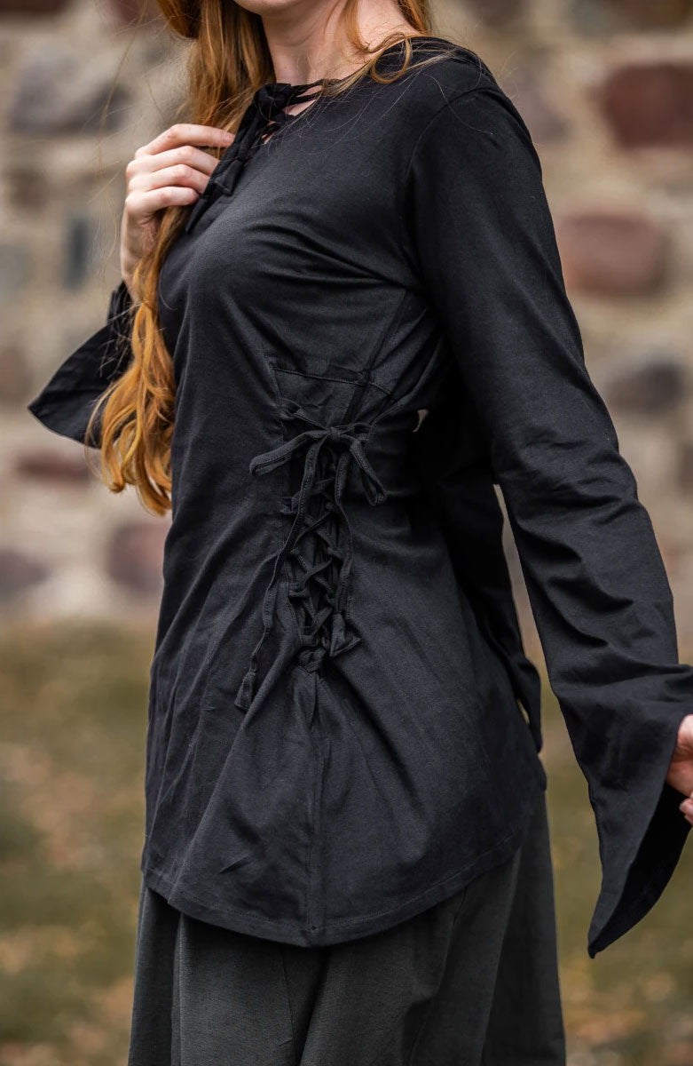 Blusa medieval Lea Negra con capucha