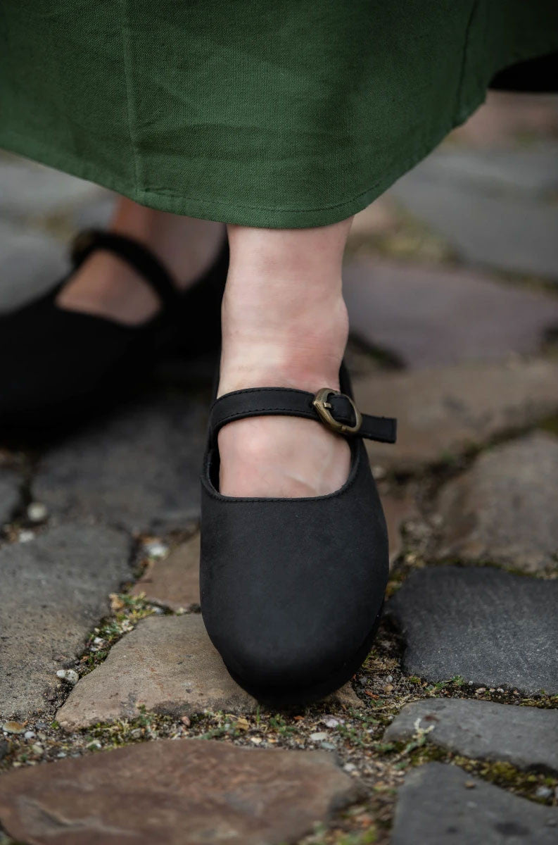 Zapatos medievales negros para damas, Rieke