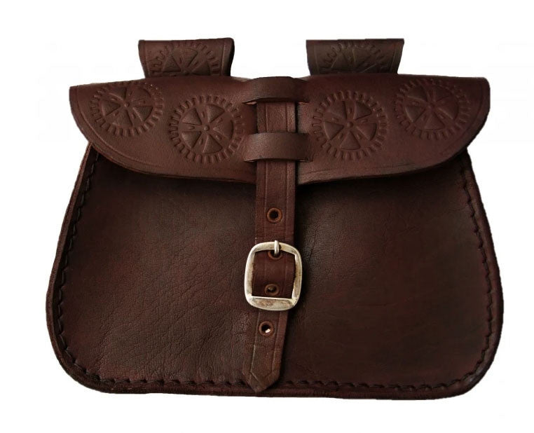 Bolso de cuero negro con diseño de estrella