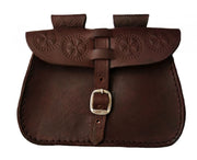 Bolso de cuero negro con diseño de estrella