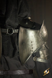 Conjunto de gorjal y hombreras modelo Undead