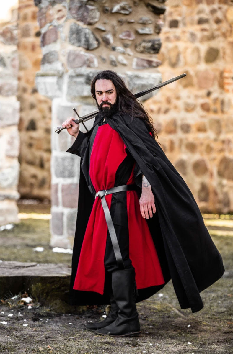 Capa de los Caballeros Templarios modelo Arnulf, negro-rojo