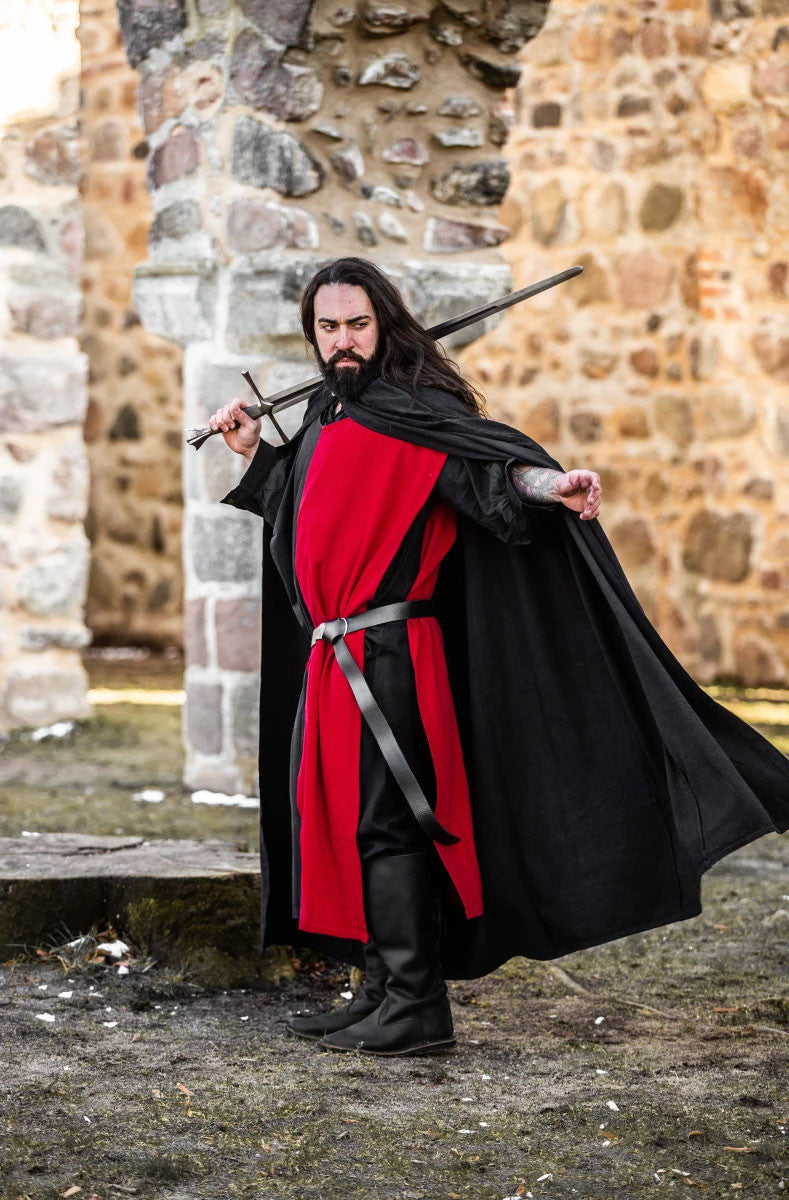 Capa de los Caballeros Templarios modelo Arnulf, negro-rojo