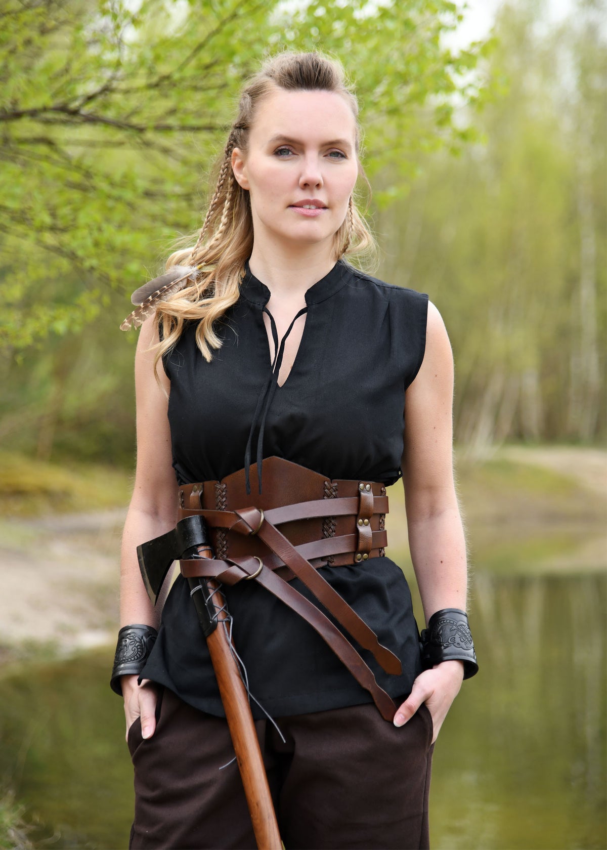 Blusa vikinga sin mangas modelo Levke, negro