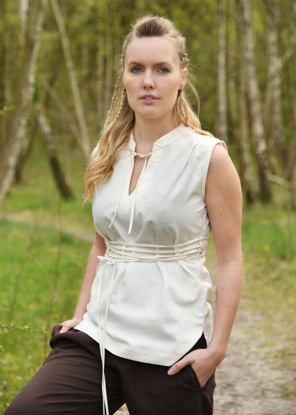Blusa vikinga sin mangas modelo Levke, blanco natural
