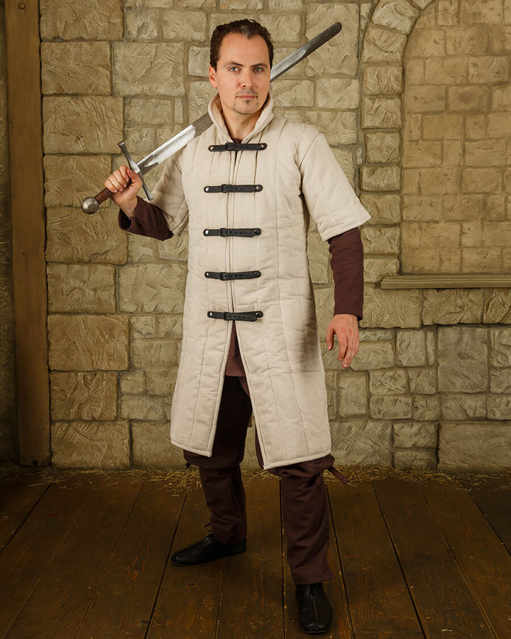 Gambesón medieval largo modelo Leopold, color crema