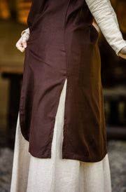 Sobrevesta medieval modelo Brisella, color marrón