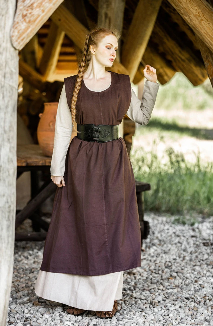 Vestido medieval modelo Gerda, color marrón oscuro